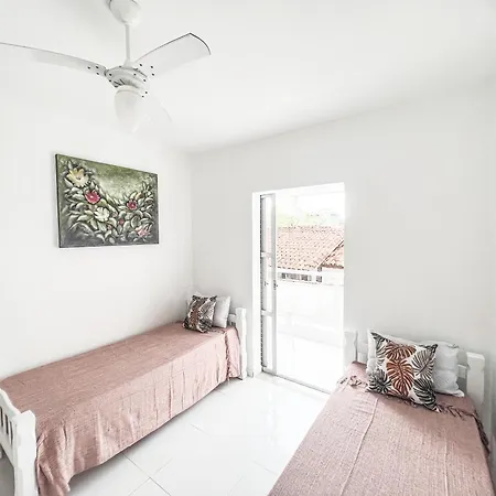 Apartamento com 4 quartos, uma quadra da Praia Enseada, Guarujá-2